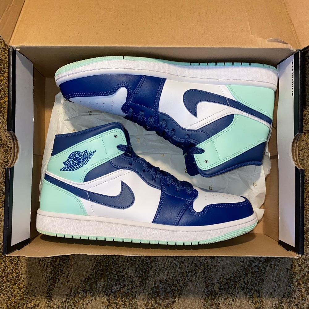 Jordan 1 mid tropical size 9.5